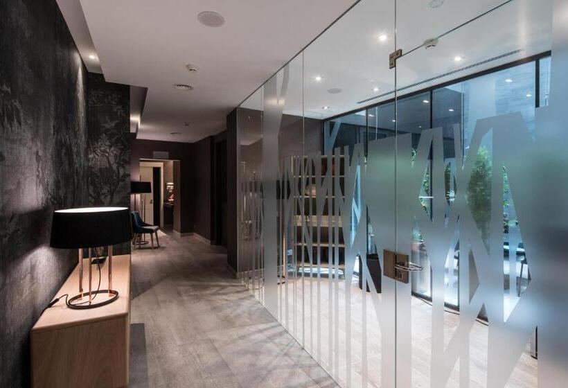 Отель Catalonia Magdalenes