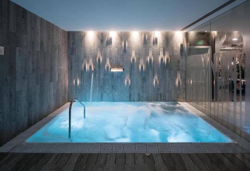 Отель Catalonia Magdalenes