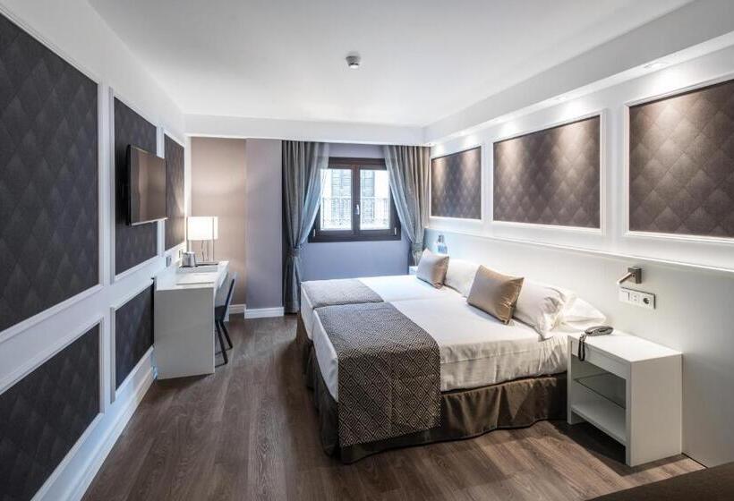 Отель Catalonia Magdalenes