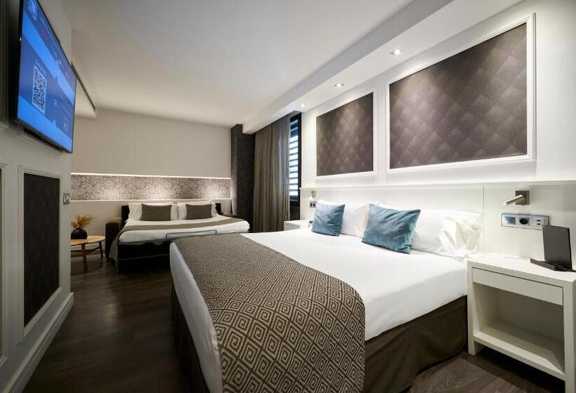 Отель Catalonia Magdalenes