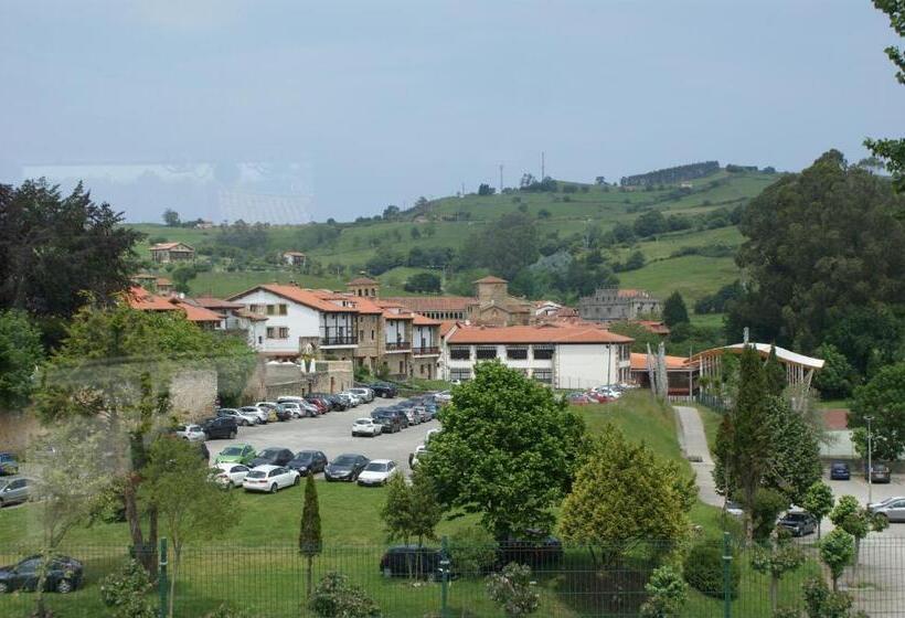 هتل Colonial De Santillana