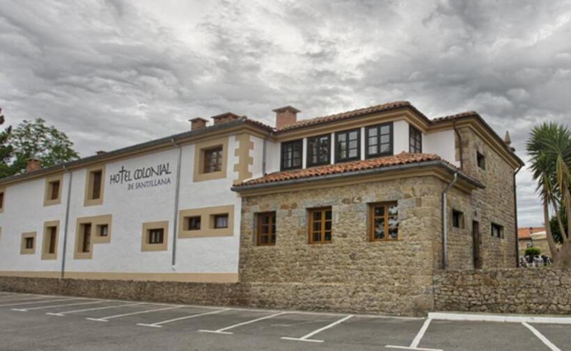 هتل Colonial De Santillana