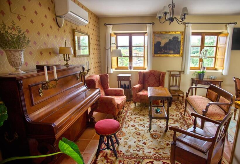 هتل Colonial De Santillana