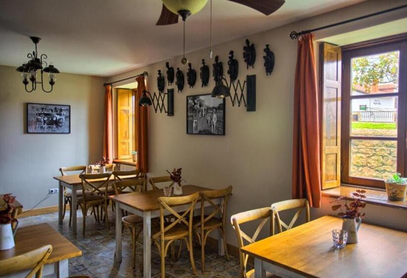 هتل Colonial De Santillana