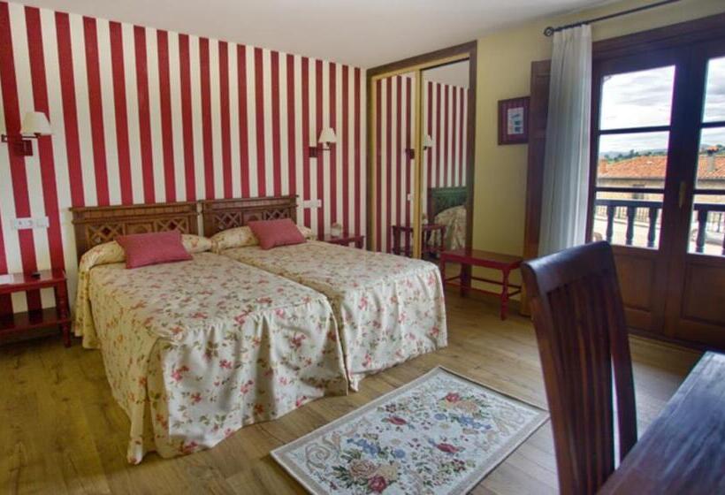 هتل Colonial De Santillana