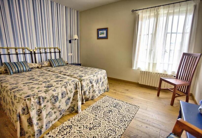 هتل Colonial De Santillana