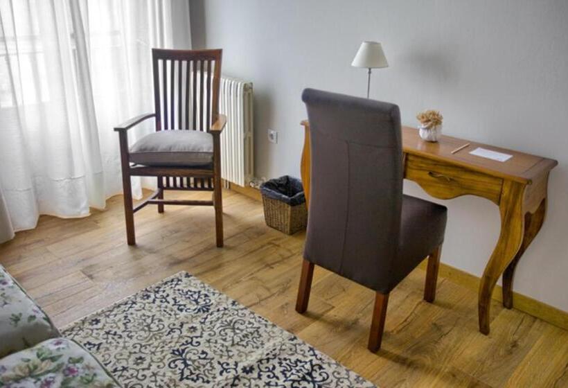 هتل Colonial De Santillana