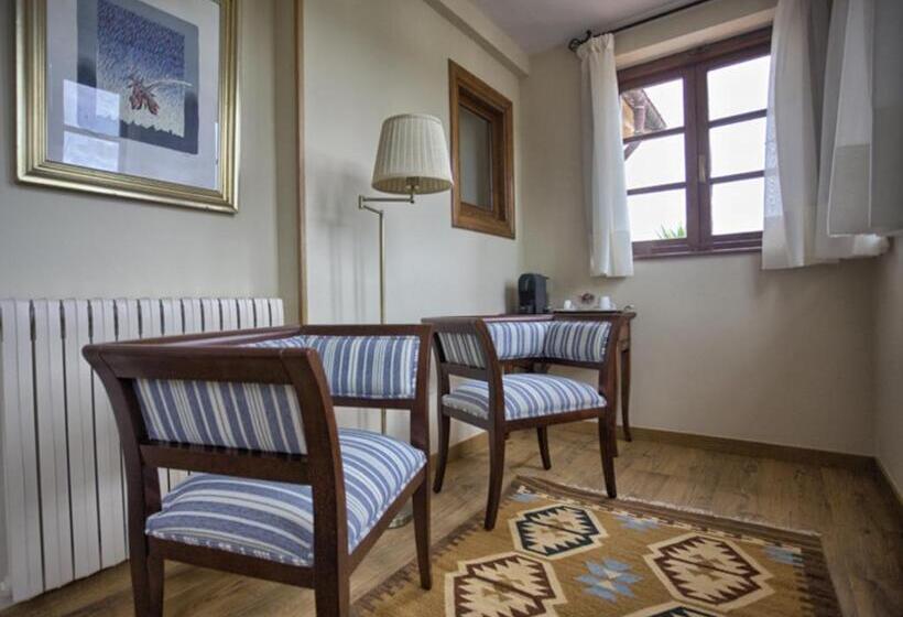 هتل Colonial De Santillana