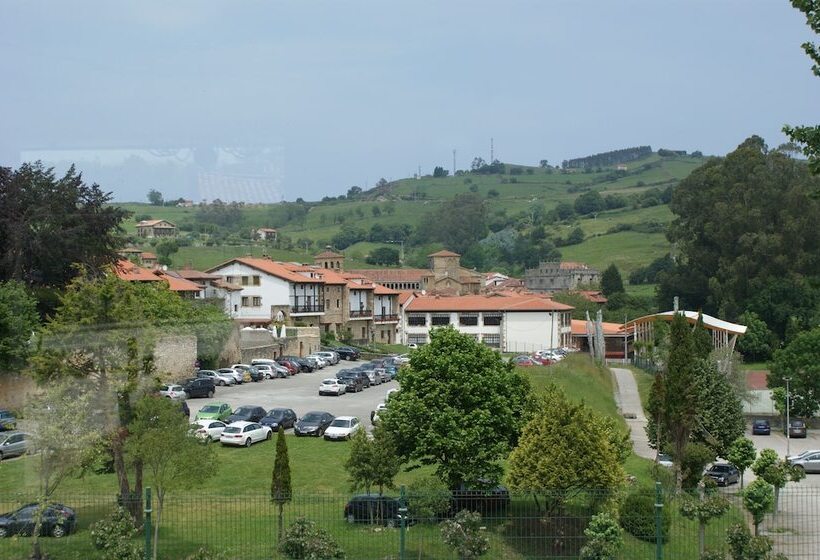 هتل Colonial De Santillana