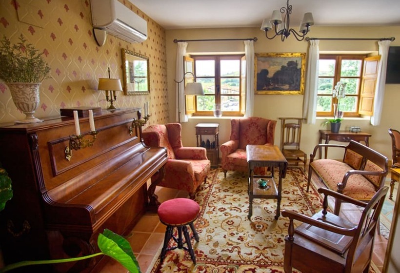 هتل Colonial De Santillana