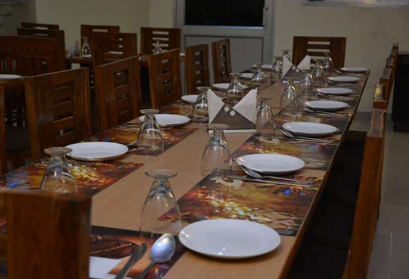 Отель Corporate Inn