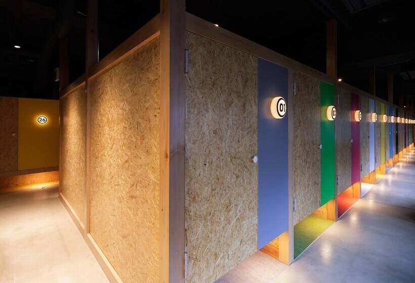 Капсульный Oтель Booth Netcafe & Capsule