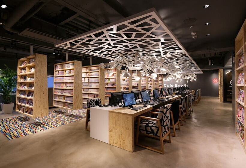 Капсульный Oтель Booth Netcafe & Capsule