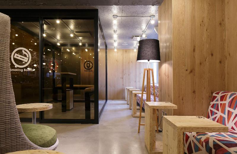 Капсульный Oтель Booth Netcafe & Capsule