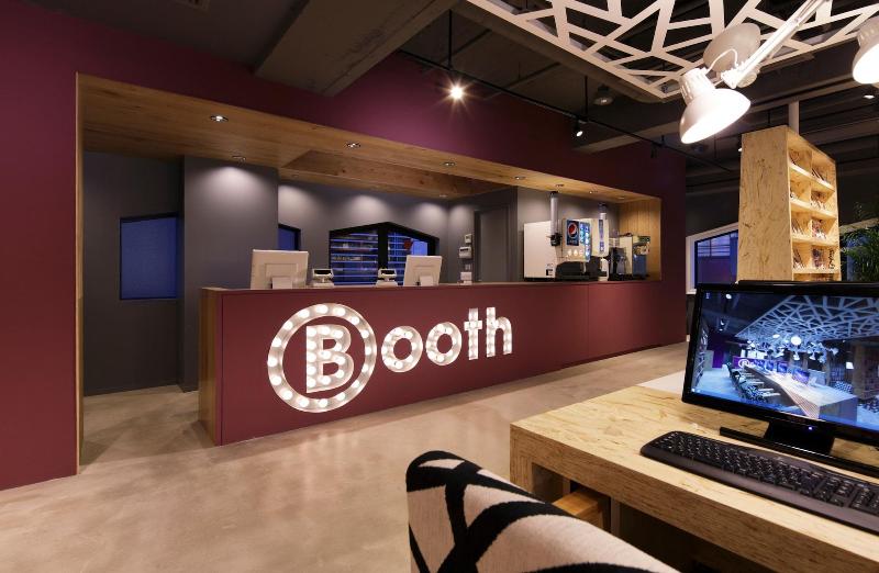 Капсульный Oтель Booth Netcafe & Capsule