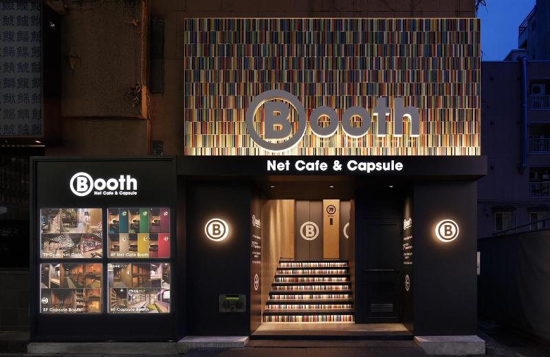 Капсульный Oтель Booth Netcafe & Capsule