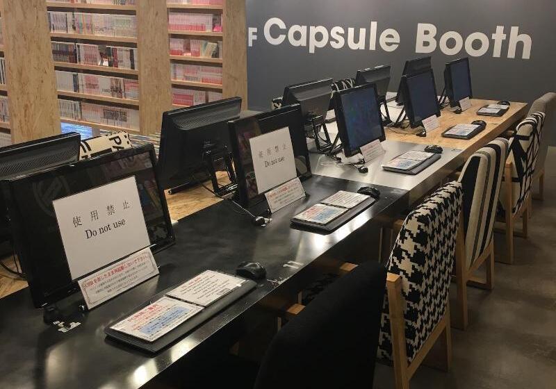 Капсульный Oтель Booth Netcafe & Capsule