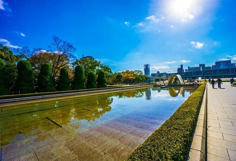Hiroshima Capsule Hotel & Sauna New Japan Ex Caters To Men