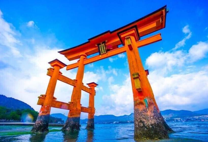 Hiroshima Capsule Hotel & Sauna New Japan Ex Caters To Men