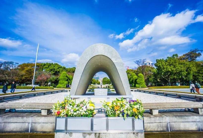 Hiroshima Capsule Hotel & Sauna New Japan Ex Caters To Men