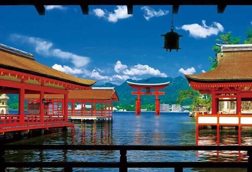 Hiroshima Capsule Hotel & Sauna New Japan Ex Caters To Men