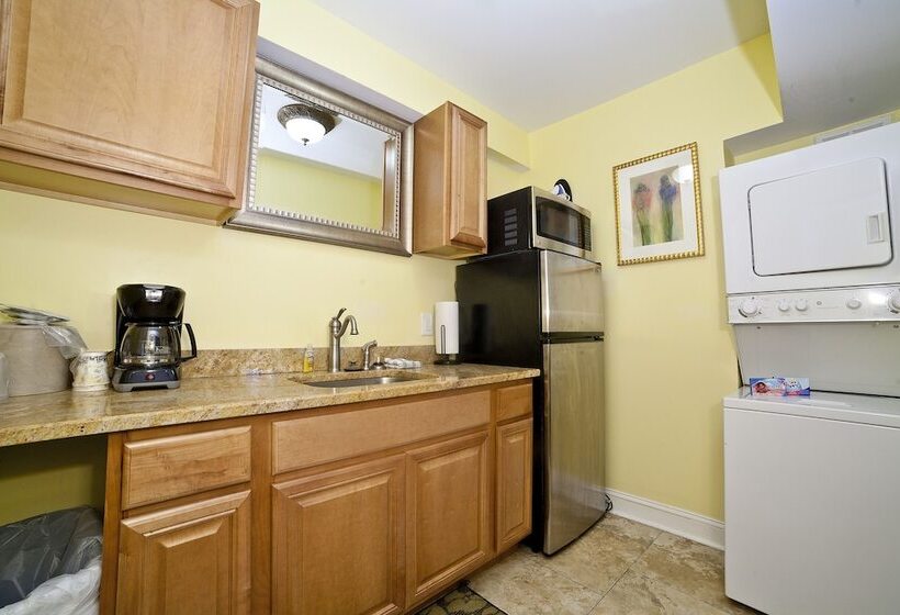 בית מלון כפרי Desoto Beach Gardens