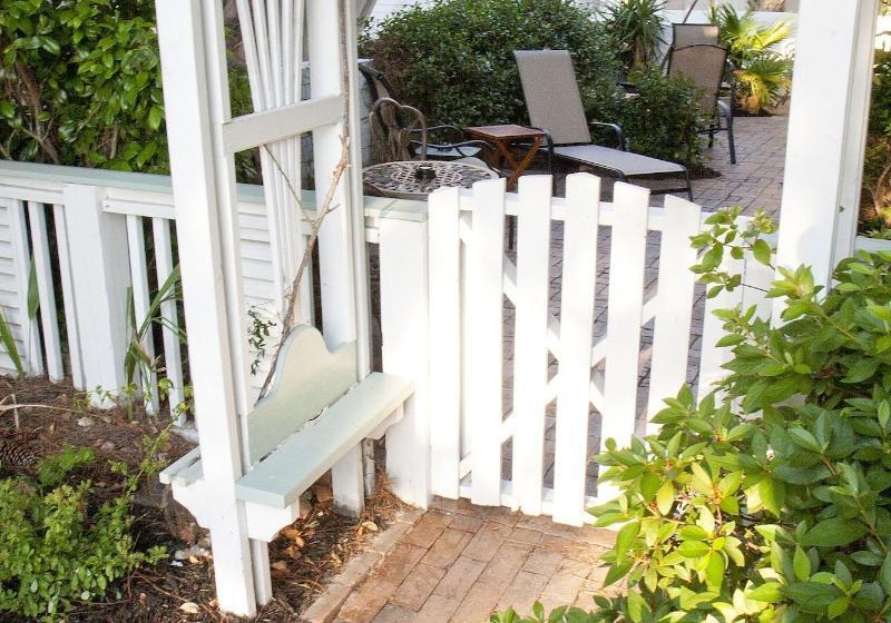 בית מלון כפרי Desoto Beach Gardens