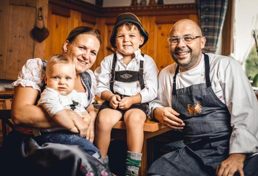 ホテル Gasthof Adler