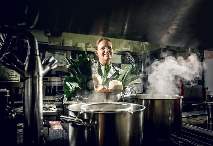 ホテル Gasthof Adler