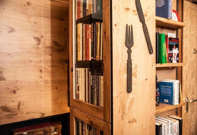 ホテル Gasthof Adler