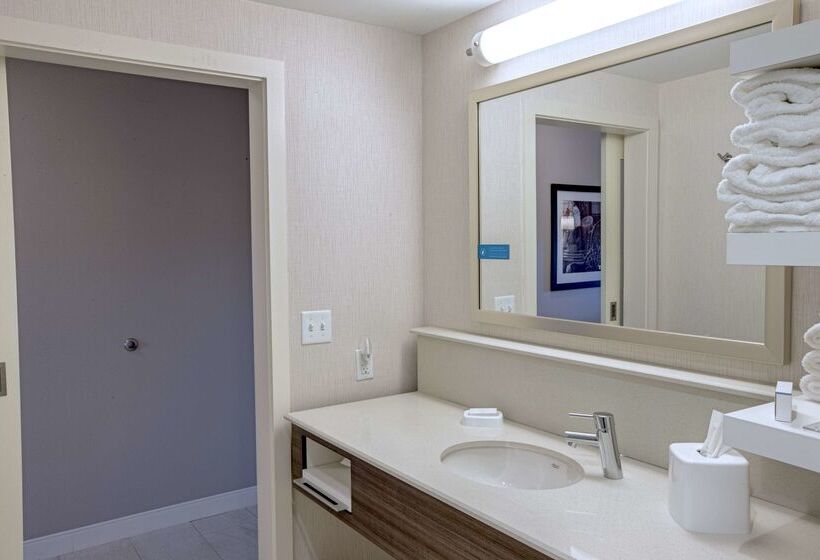 فندق Hampton Inn By Hilton Amesbury