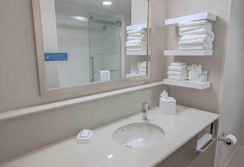 فندق Hampton Inn By Hilton Amesbury
