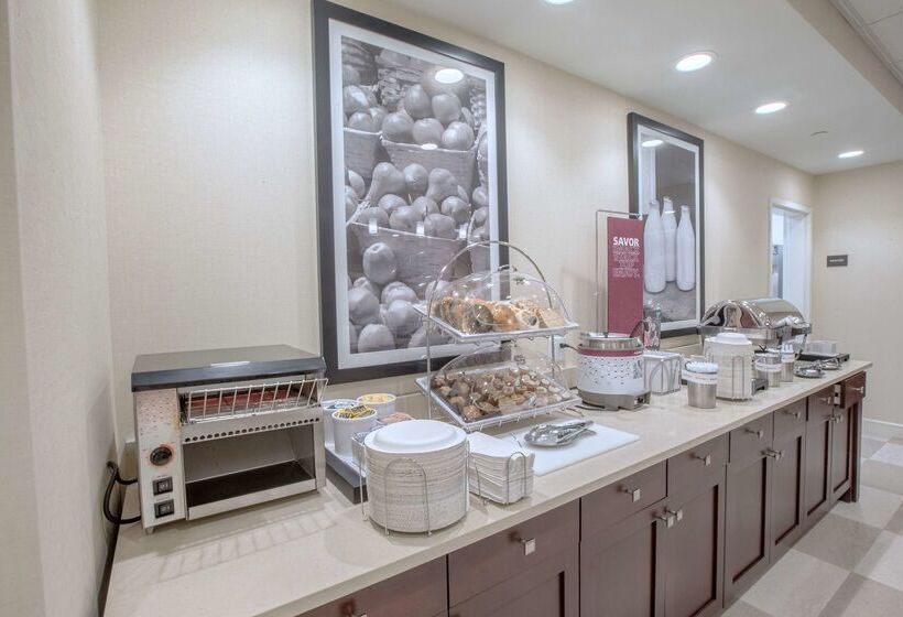 فندق Hampton Inn By Hilton Amesbury