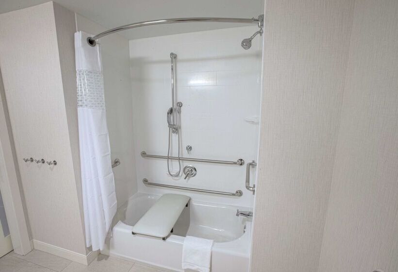 فندق Hampton Inn By Hilton Amesbury