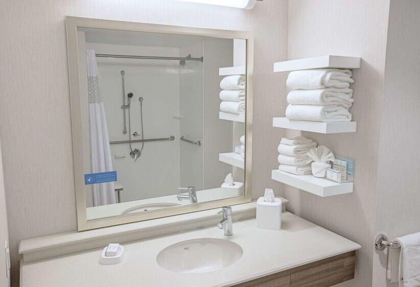 فندق Hampton Inn By Hilton Amesbury