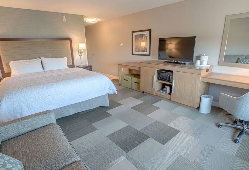 فندق Hampton Inn By Hilton Amesbury