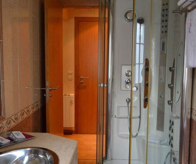 هتل Hhb Pontevedra Confort