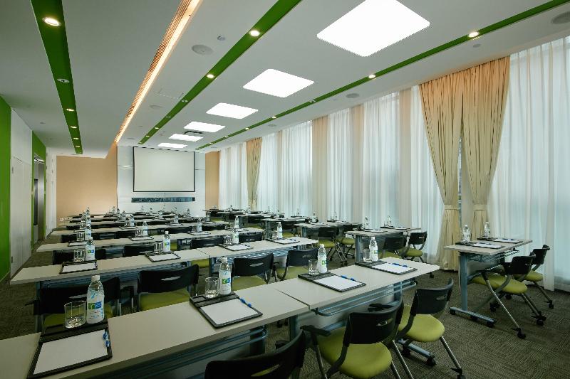 Holiday Inn Express Leshan City Square, An Ihg Hotel High Speed Rail And Leshan Giant Buddha