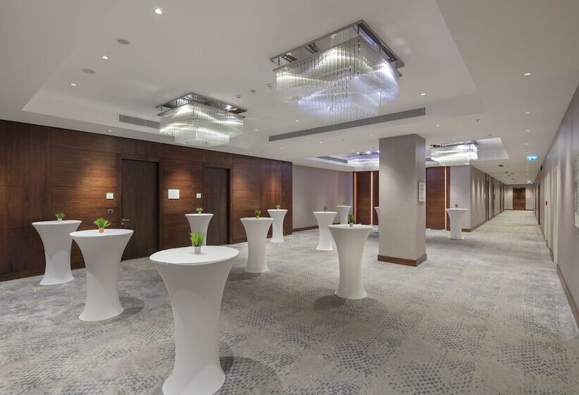 Отель Holiday Inn Istanbul Tuzla Bay, An Ihg
