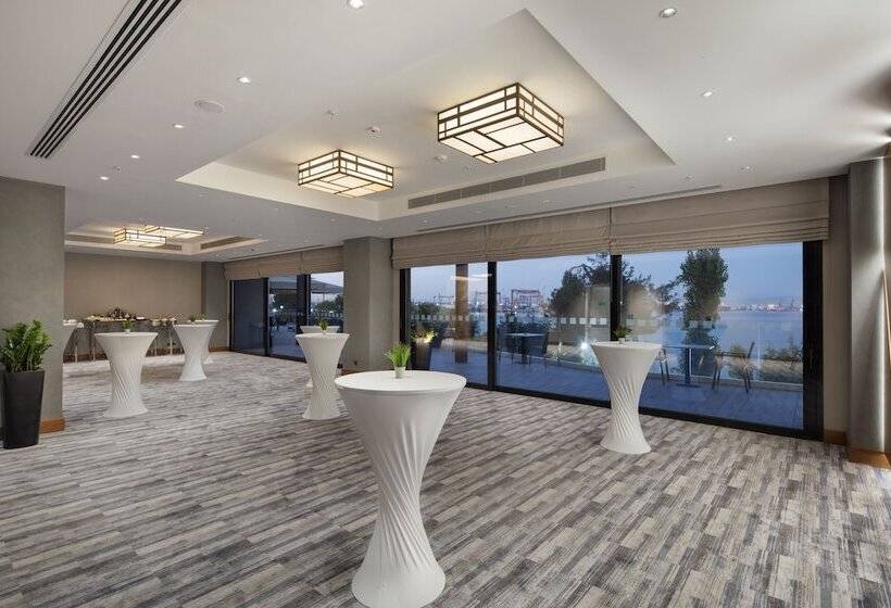 Отель Holiday Inn Istanbul Tuzla Bay, An Ihg