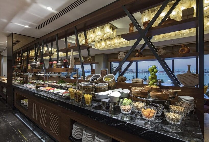 Отель Holiday Inn Istanbul Tuzla Bay, An Ihg
