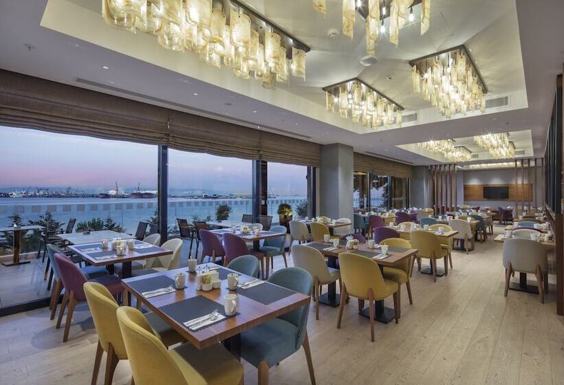 Отель Holiday Inn Istanbul Tuzla Bay, An Ihg