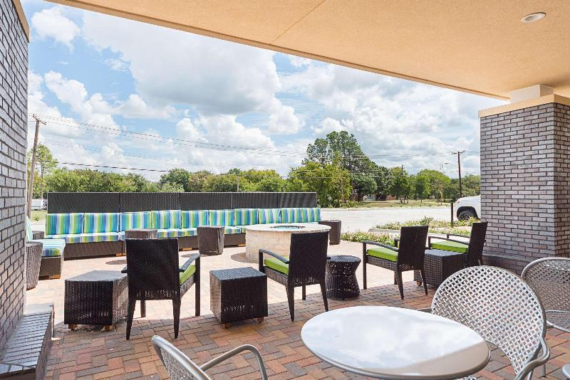 בית מלון כפרי Home2 Suites By Hilton Dallas Grand Prairie