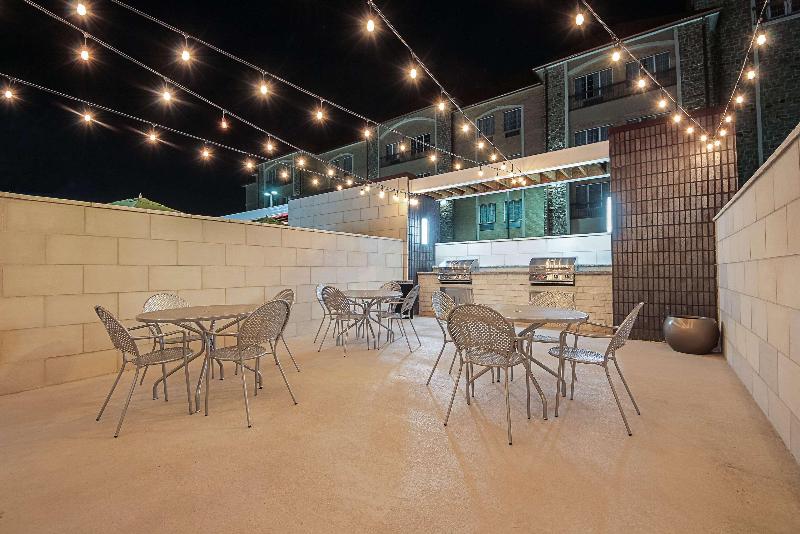 בית מלון כפרי Home2 Suites By Hilton Dallas Grand Prairie