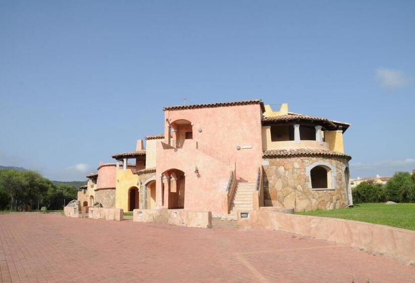 בית מלון כפרי Il Borgo Di Punta Marana