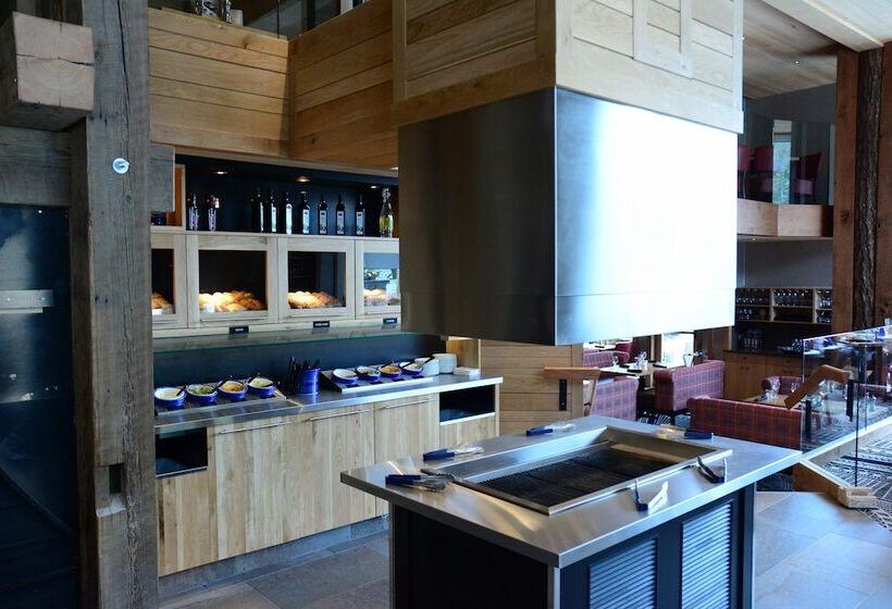 Moose Hotel And Suites