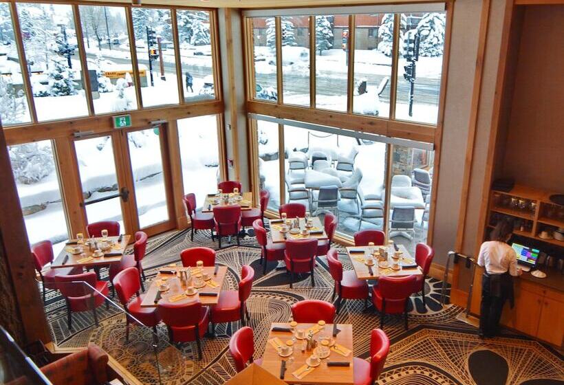 Moose Hotel And Suites