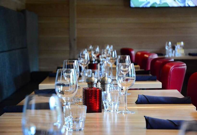 Moose Hotel And Suites