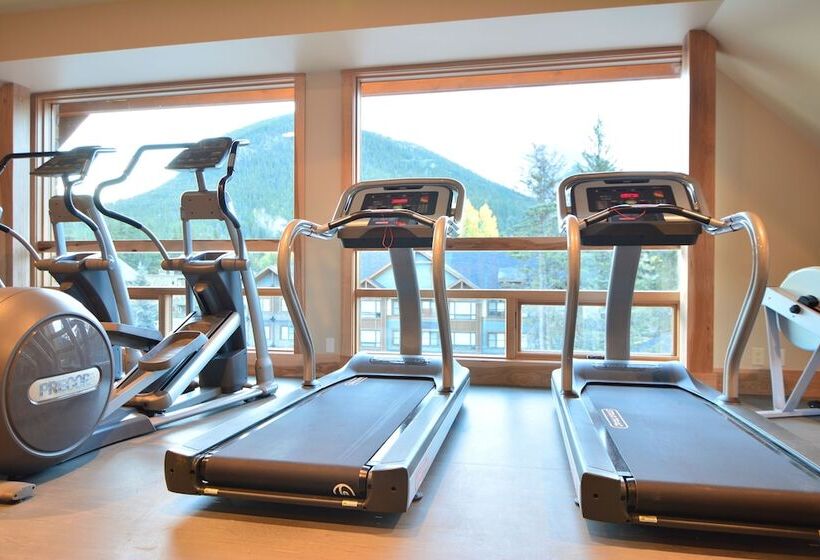 Moose Hotel And Suites