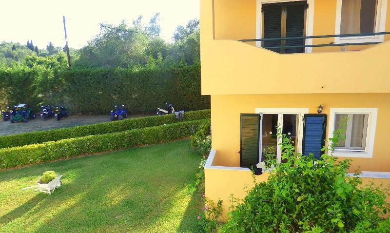 Отель Nikos Villas